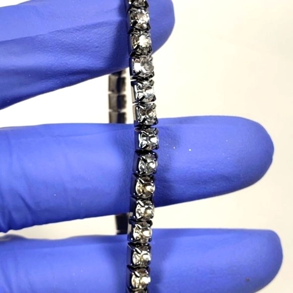 Black Metal - Sparking Round Crystal Stretch Bracelet - Women's Fashion, NWOT A6 - Picture 1 of 5